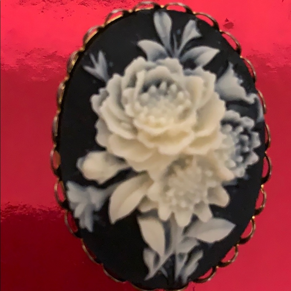 #485 Vintage Brooch